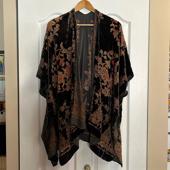 lovestitch Other - Velvet Kimono